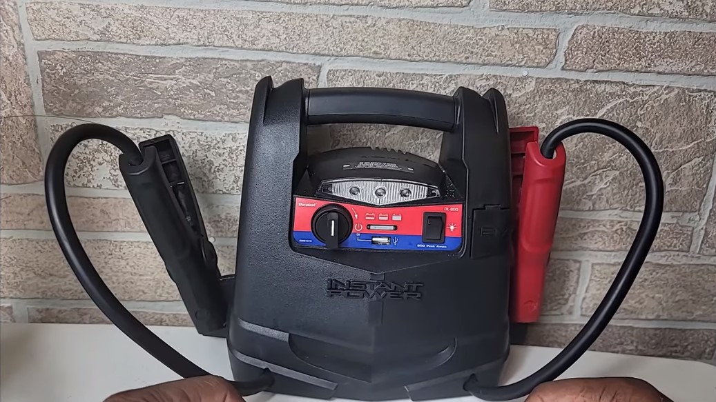 How to use a Duralast jump starter?